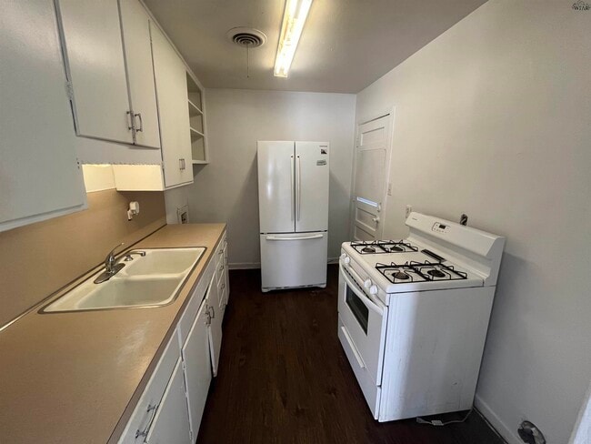 Building Photo - 1902 Huff St