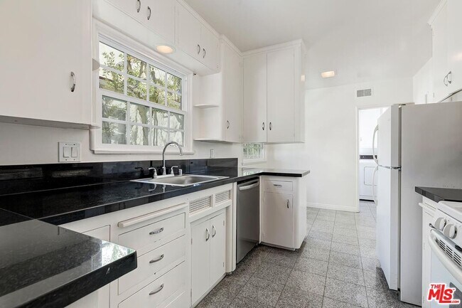 Foto del edificio - 11438 Berwick St