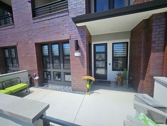 Building Photo - 143 8th St