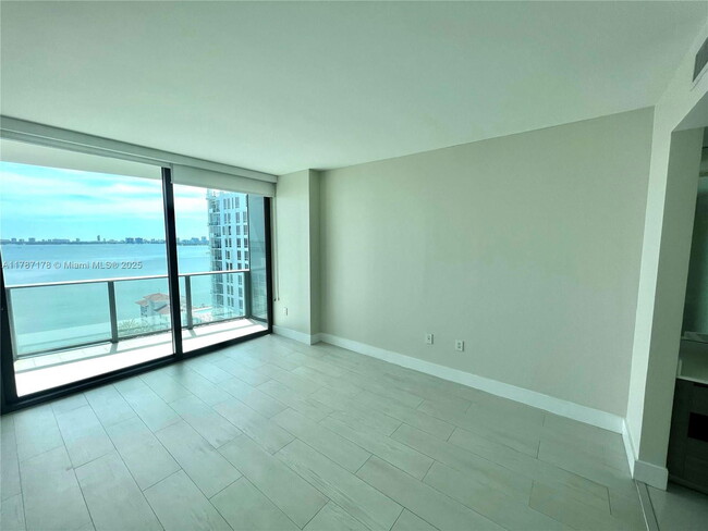 Foto del edificio - 460 NE 28th St