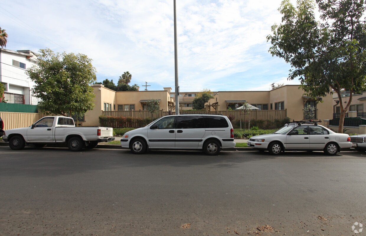 Building Photo - 1554-1576 N Serrano Ave