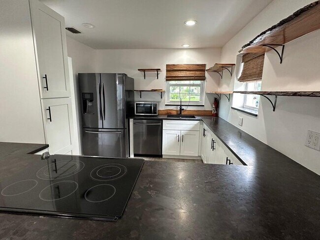 Foto del edificio - 423 Waterside Cir