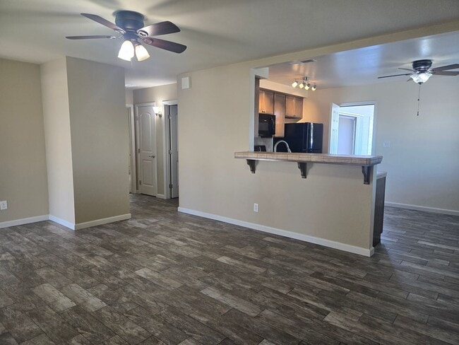 Foto del edificio - 2 Br 1 Ba available Now