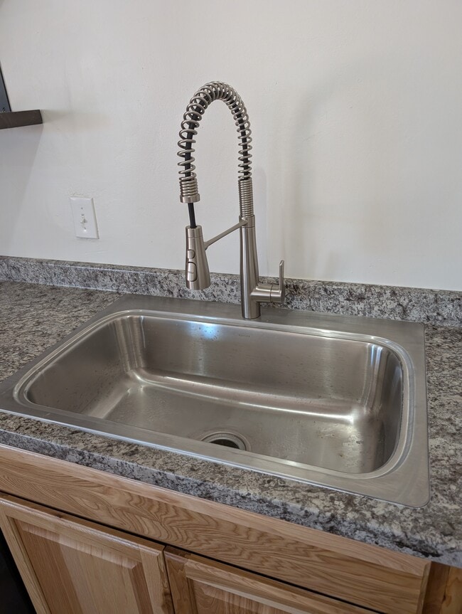 Building Photo - 1812 S Hardy Dr