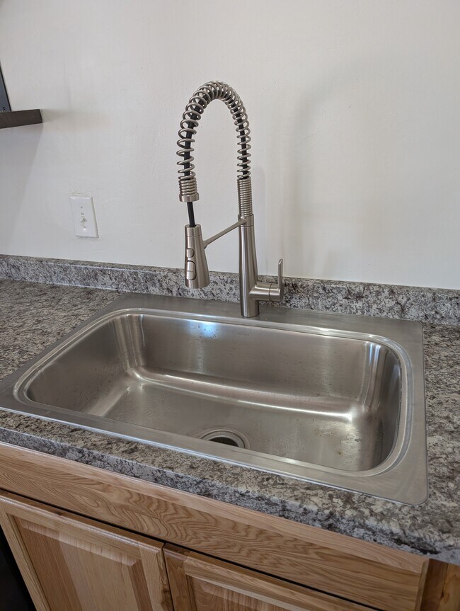 Foto del edificio - 1812 S Hardy Dr