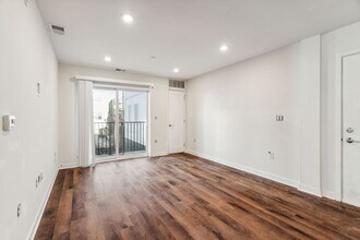 Interior Photo - Graduate Pointe