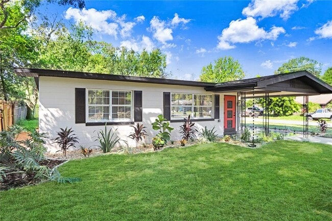 Building Photo - 223 Pinehurst Dr