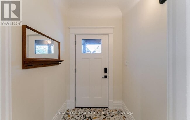 Building Photo - 135 Marion St