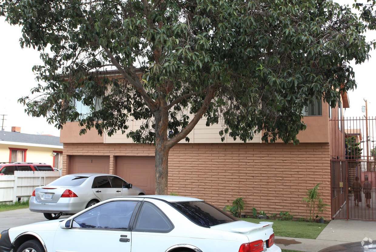 Building Photo - 840 Gardenia Ave