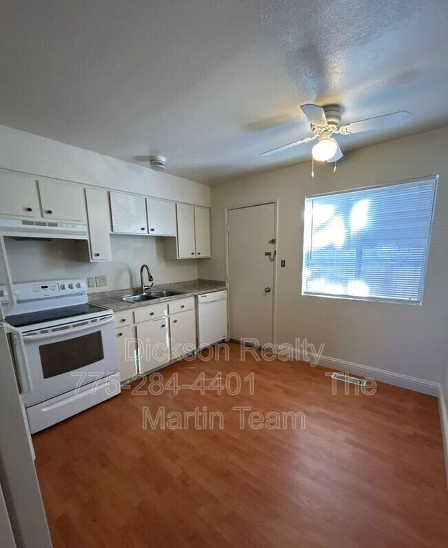 Building Photo - 1410 E 9th St