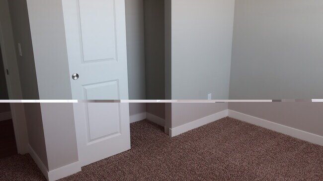 Building Photo - 1099 S New Oak Ln