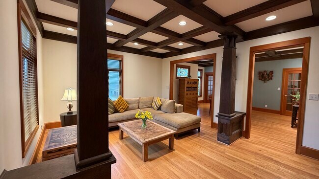 Foto del edificio - 1819 8th Ave W