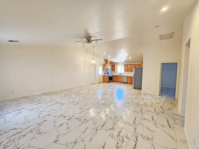 Building Photo - 600 San Lorenzo St