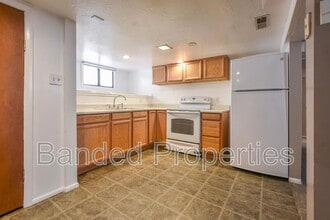 Building Photo - 665 E Garfield Ave