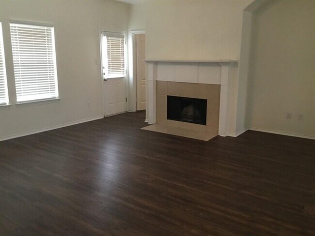 Foto del edificio - 6110 Promenade Ln