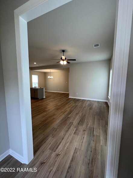 Foto del edificio - 307 Grassy Meadows Ln