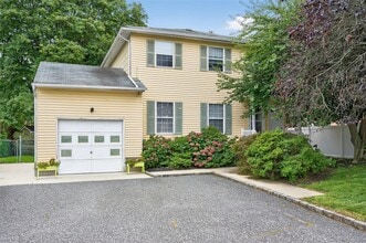 Building Photo - 10 Park Manor Ct