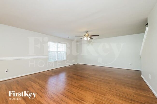 Building Photo - 3929 Creekmoore Dr