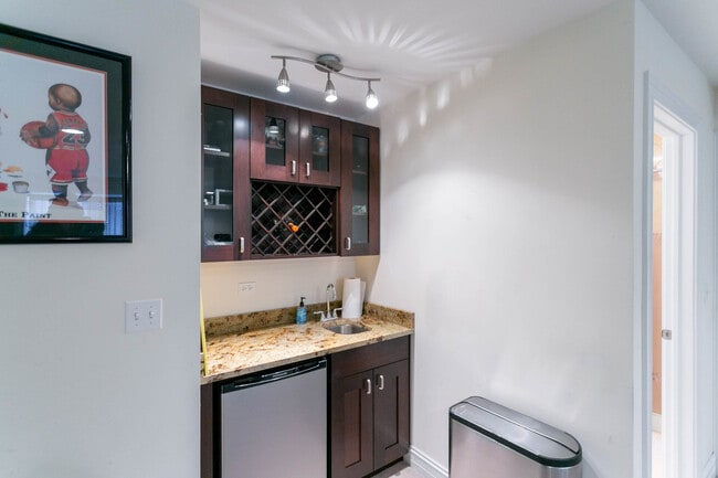 Foto del edificio - 1359 N Noble St