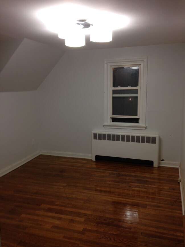 Living Room - 368 Carnation Ave