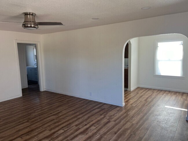 Building Photo - Great 2 bedroom Country home
