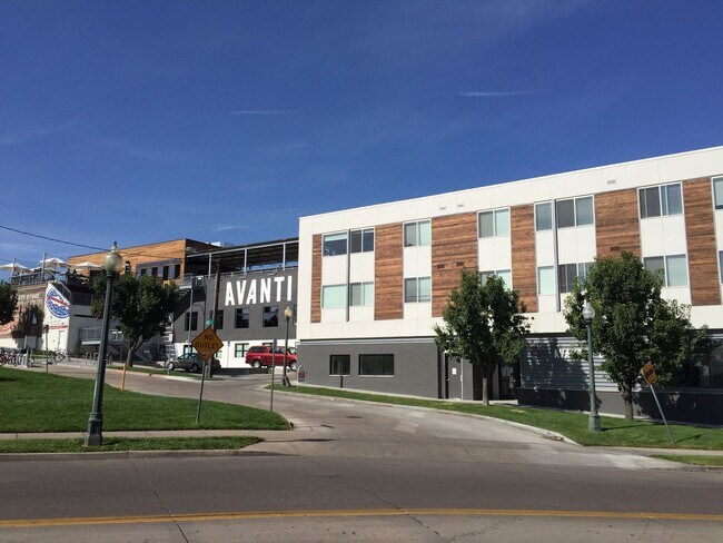 Foto del edificio - 1 Bedroom Apartment in Lohi with Views of Skyline and Mountains!