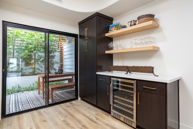 Foto del edificio - 162 Avenida Florencia