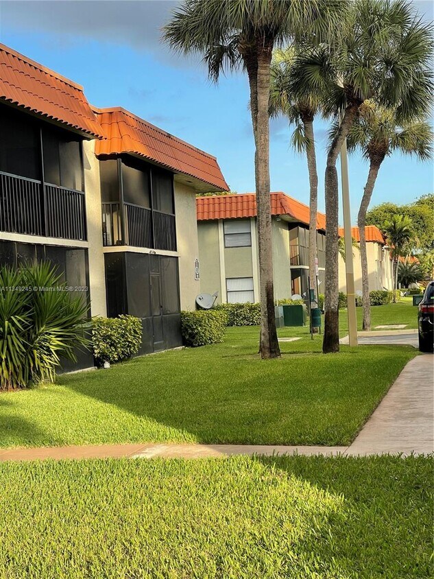 Primary Photo - 9712 Hammocks Blvd