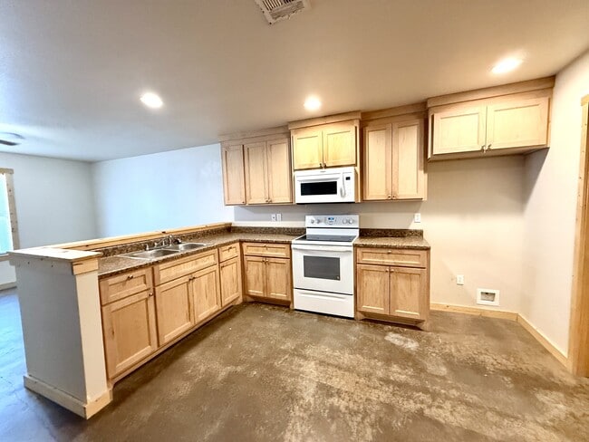 Building Photo - 11955 Sandpiper Rd