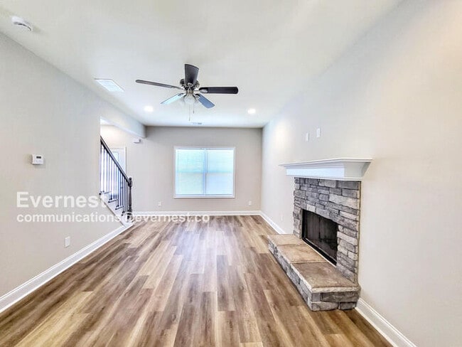 Building Photo - 1754 Live Oak Ln