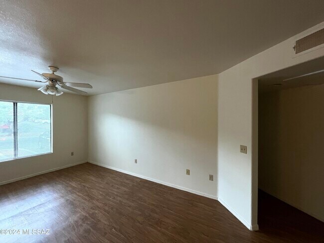 Foto del edificio - 5751 N Kolb Rd