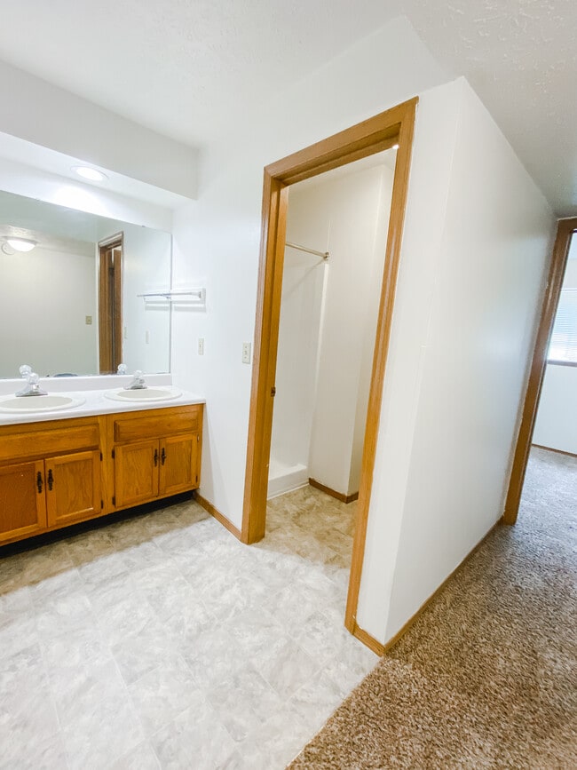 Building Photo - Southfork Apartments