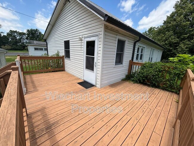 Building Photo - 313 E Highland Ave