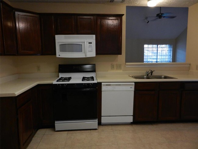 Building Photo - 6915 River Bluff Dr