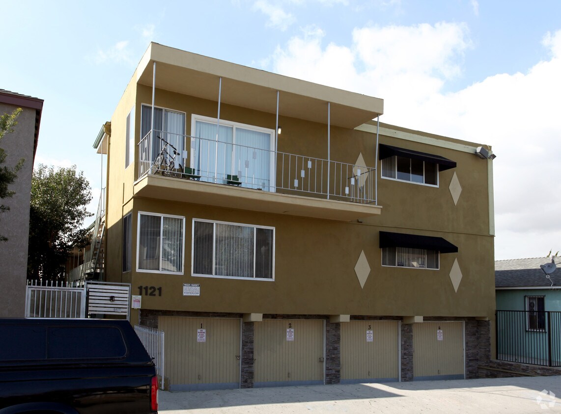Primary Photo - 1121 Daisy Ave