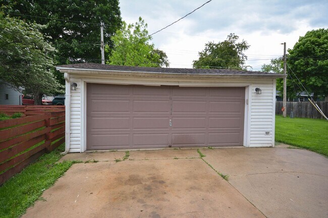 Foto del edificio - Unique multilevel floorplan with TONS of storage