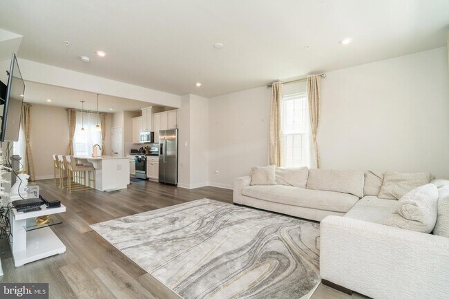 Foto del edificio - 336 Pemberton Park Ln