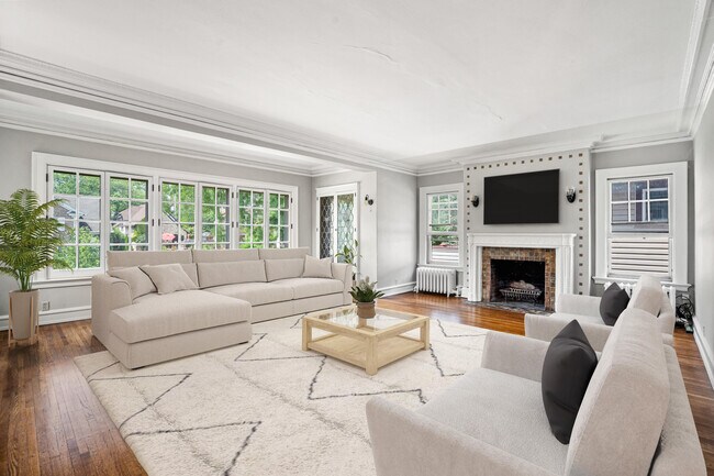 Foto del edificio - 4034 N Downer Ave