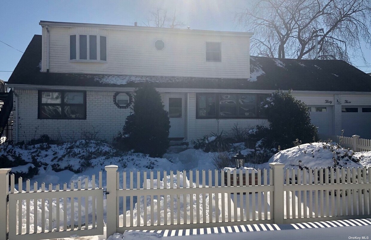 33 Truxton Rd, Island Park, NY 11558 House Rental in Island Park, NY