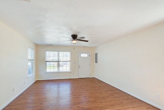 Foto del edificio - 3 Bedroom, 2.5 Bath Home Centrally Located...