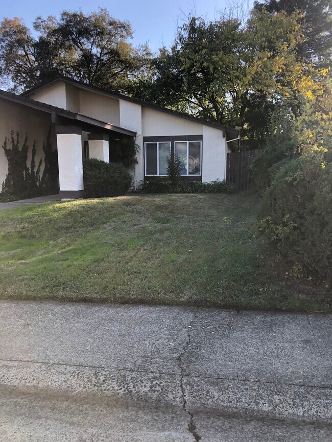 Building Photo - 8434 Jonquil Way