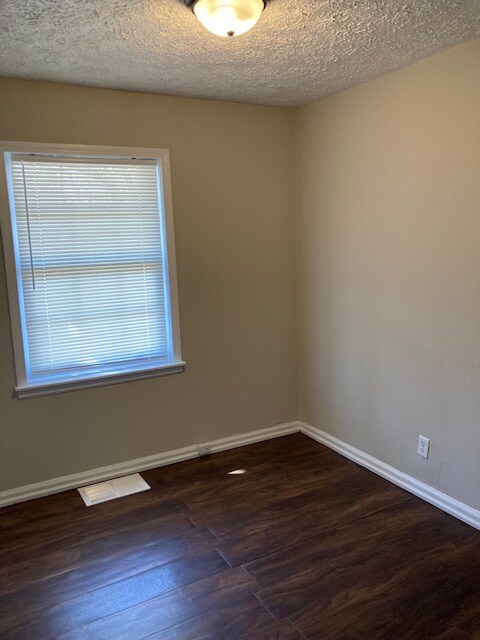 Foto del edificio - 3531 N Butler Ave