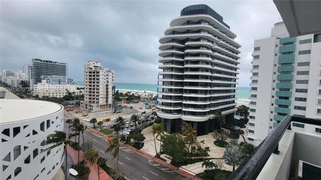 Foto del edificio - 3200 Collins Ave