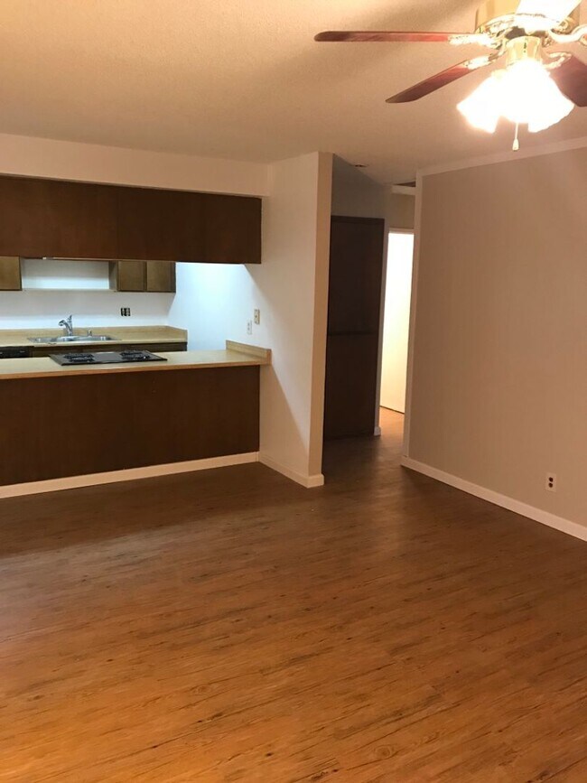 Foto del edificio - 5532 E Knoll Dr