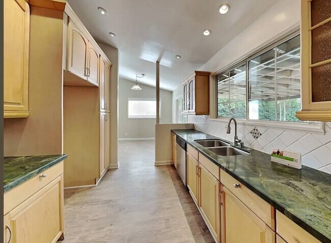 Building Photo - 13257 E Ave W 2