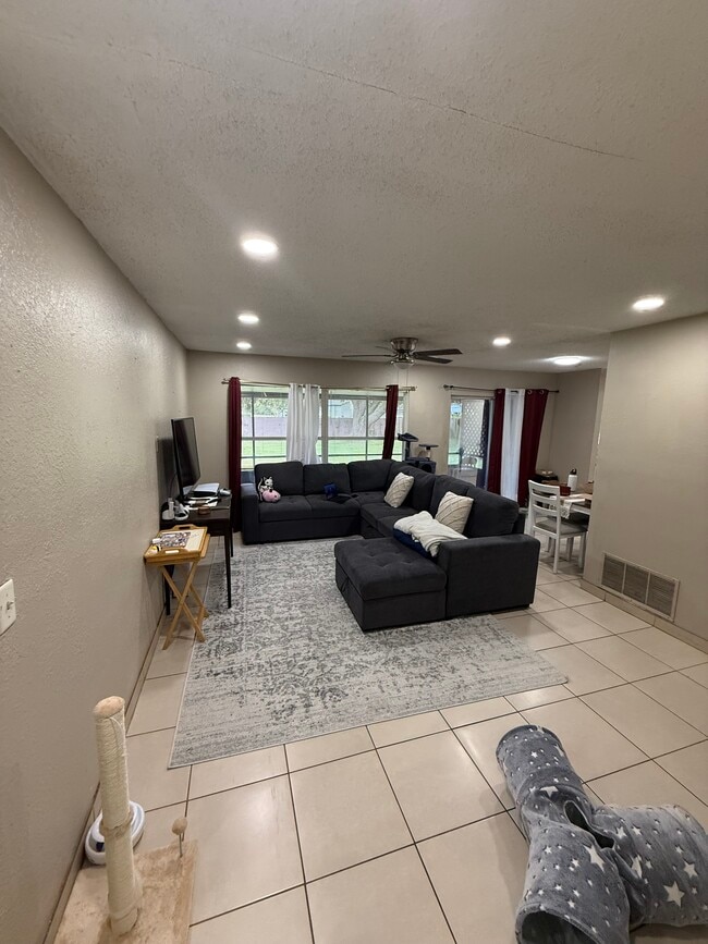 Foto del edificio - 5860 Mattox St