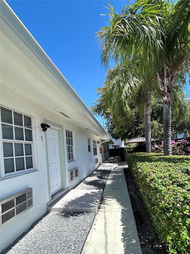 Foto principal - 571 NE 67th St