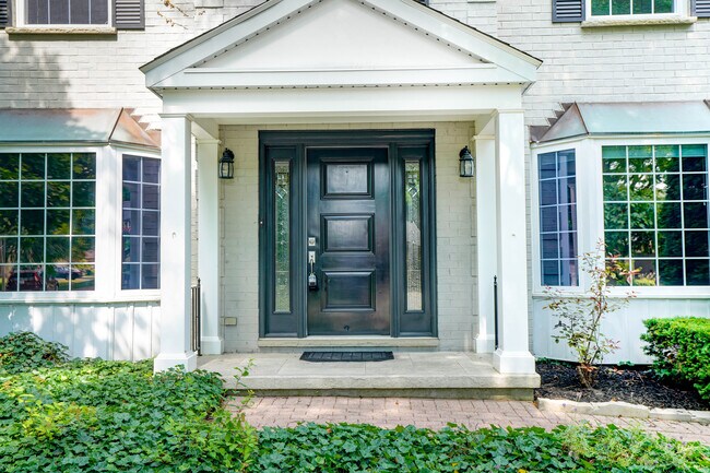Photo du bâtiment - 1713 Phillbrook Crescent