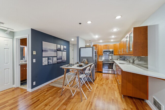 Building Photo - The Parc - 2 bedrooms