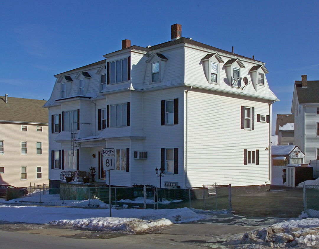 Foto del edificio - 704 Plymouth Ave